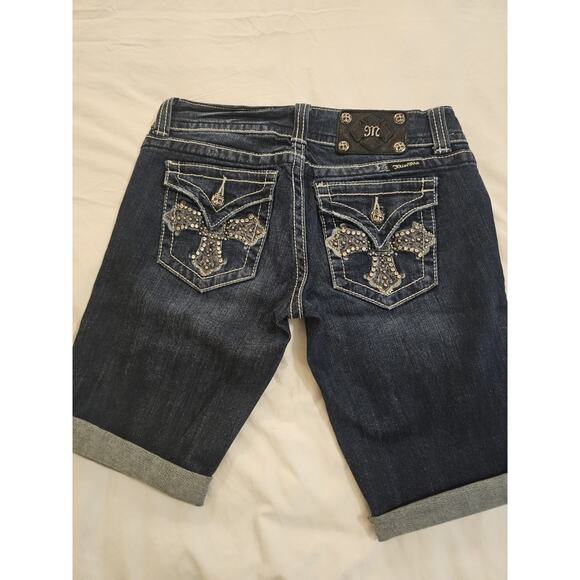 Miss Me Women’s Bermuda Shorts 27 Rhinestone Embellished Pockets Cuffed - Picture 1 of 3